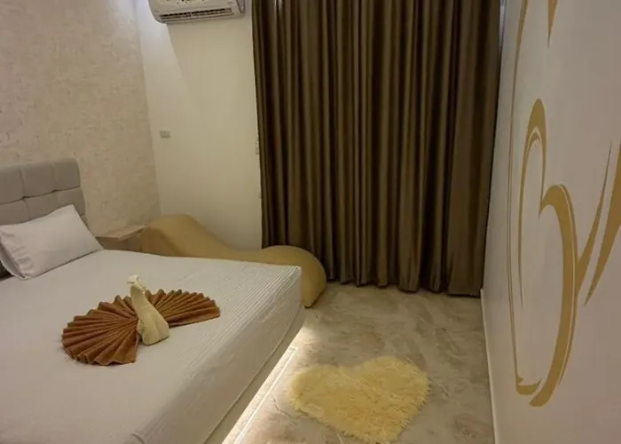 Golden Heart Flat *
