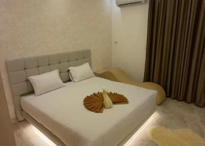 Golden Heart Flat *